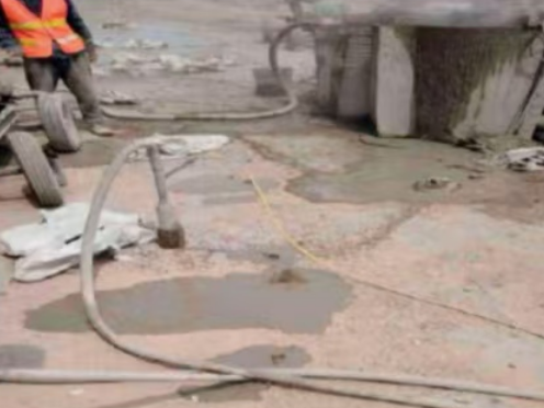 松溪水泥混凝土路面板底注浆技术 路面脱空注浆整治方案